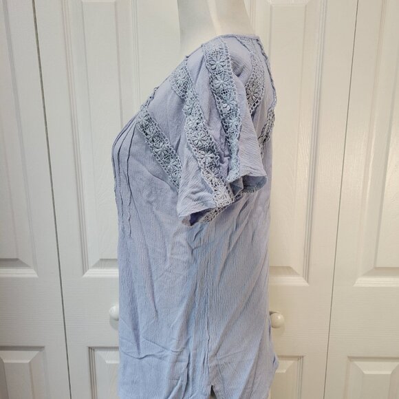 Sky Blue Floral Crochet Eyelet Button Accent Neckline Short Sleeve Top sz S EUC - Picture 2 of 6